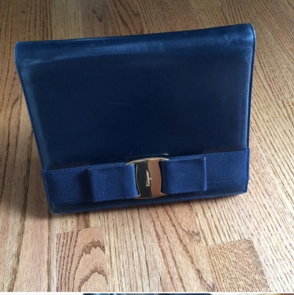 Ferragamo vintage navy bow bag - Picture 2 of 2